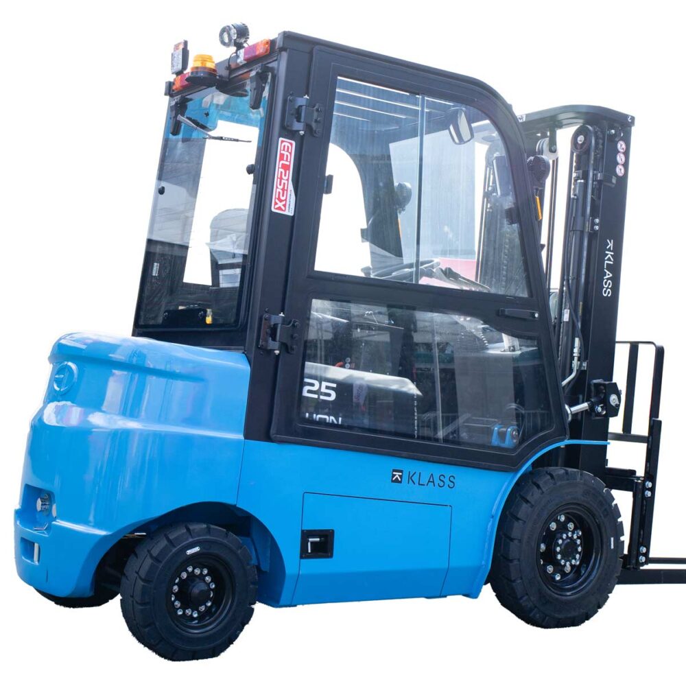 EFL252 X3, Stivuitor electric 2.500 kg, catarg triplex, cabina inchisa si incalzita, baterie Li-ion
